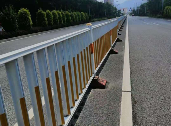 防眩護欄