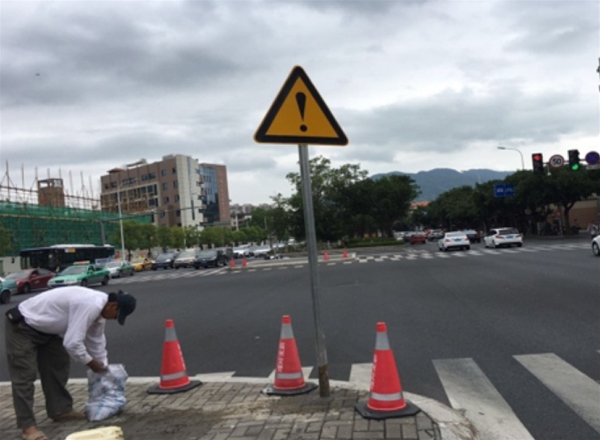 交通標志牌桿
